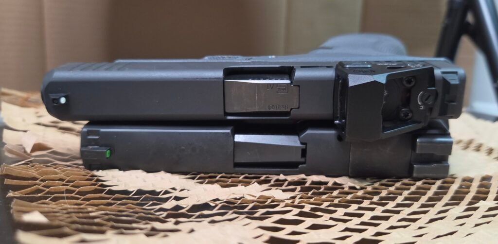 Glock 48 top, Sig P365XL bottom.
Showing Slide length comparison